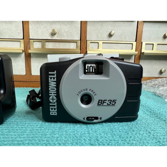 Bell + Howell 35mm Plastic Camera flash case - Picture 4 of 16